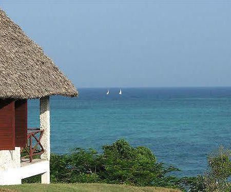 Tijara Beach Hotel Mombasa Bagian luar foto