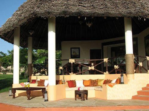 Tijara Beach Hotel Mombasa Bagian luar foto