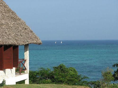 Tijara Beach Hotel Mombasa Bagian luar foto